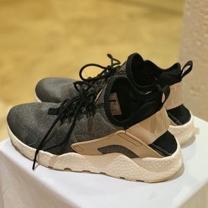 Grey Nike Huaraches (7.5)